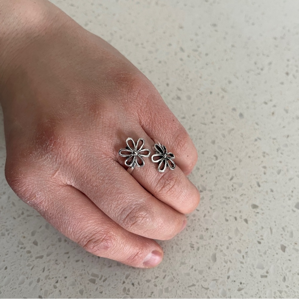 Vintage Bohemian Style Hollow Flowers Open Adjustable Size Ring - Picture 6 of 8